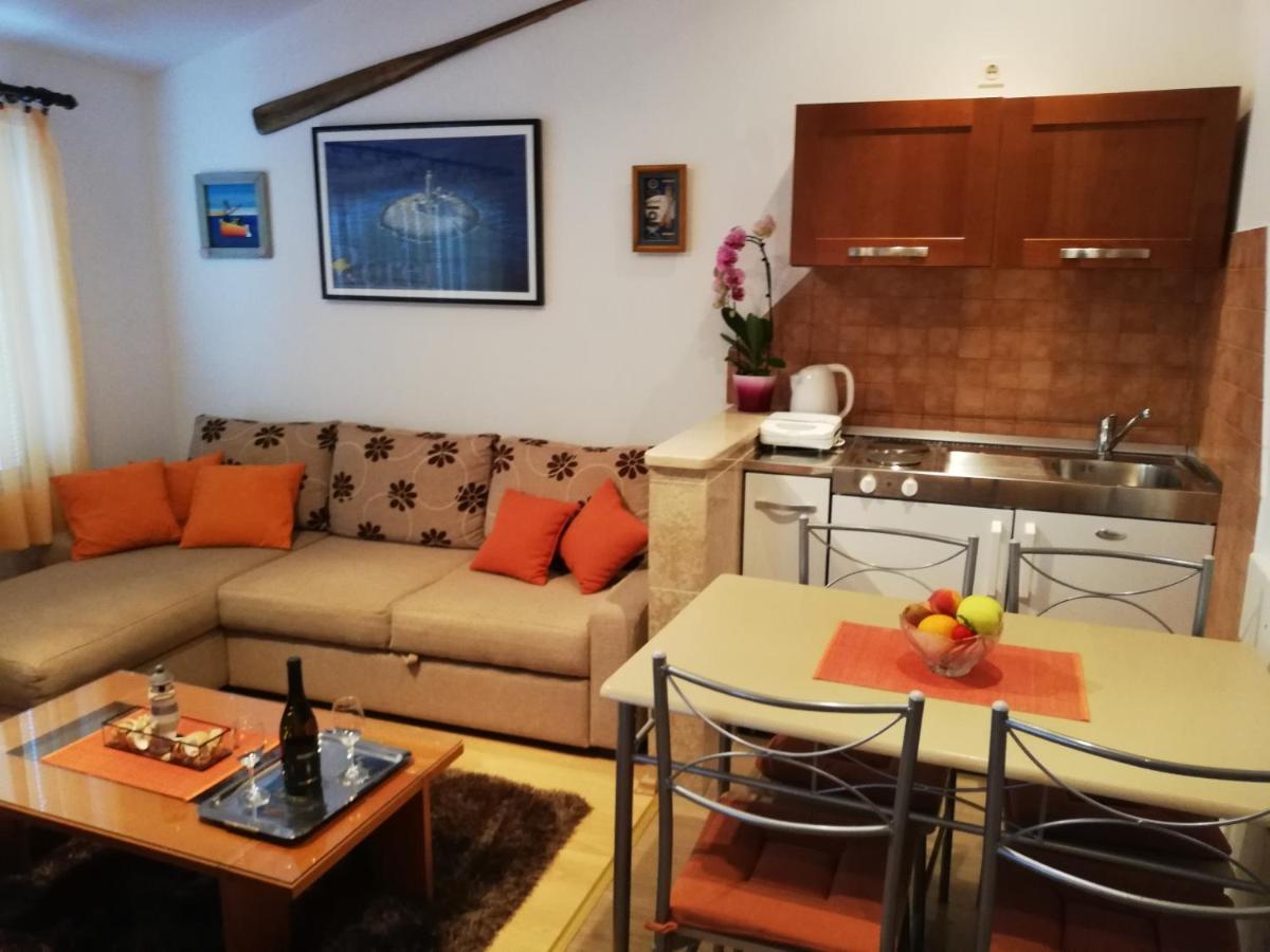 Adria Apartments Pula Eksteriør billede